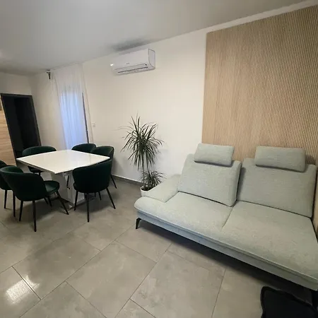 Apartment Pp *
